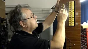 Oprava varhan v klatovském divadle