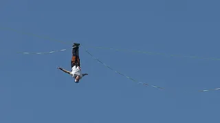 Un slackliner estonien défie une ligne à 120 mètres au-dessus de Séoul