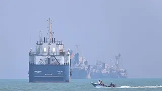 US and Iran hold fire for third night as talks given 'space'
