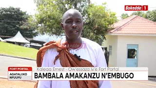 Agataliikonfuufu Okukungubaga e Tooro Abaami bambala amakanzu n'embugo abakyala beesumika amasuuka
