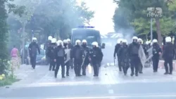 Protestuesit ulen në rrugë, futen nëpër lagje, kaos në rrugë