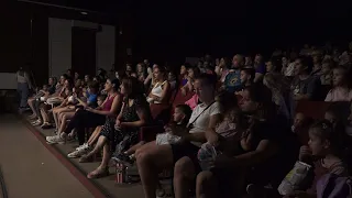 Dečije kulturno leto počelo pred punom salom u Novim Banovcima