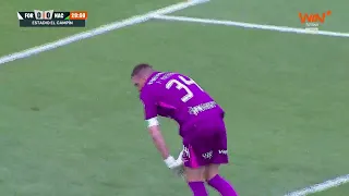SPECTACULAR SAVE BY FRANCO ARMANI! The goalkeeper denies Fortaleza a goal. #LALIGAxWIN 🟢⚽🔥