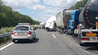 Három kamion ütközött az M5-ösön