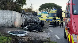 Colisão frontal provoca dois feridos na reta da Salinha em Oliveira do Hospital