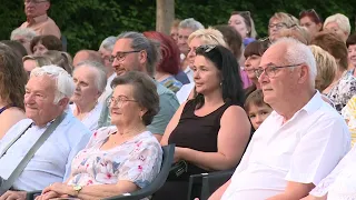 NYÁRESTI VIGADALOM