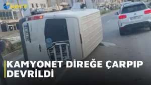 KAMYONET DİREĞE ÇARPIP DEVRİLDİ