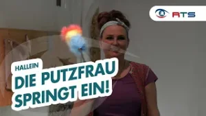 Nora putzt im Keltenmuseum Hallein