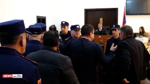 «Պատասխան եք տալու». լարված իրավիճակ Ազատի կացարանում զոված 15 զինծառայողների գործով նիստին