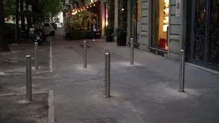 Milan, anti-illegal parking bollards on Via Eustachi spark protests and vandalism