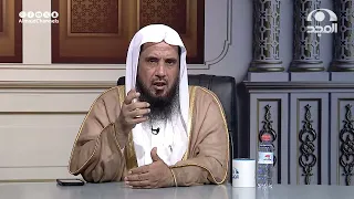 والدي كبير في السن ومشيه بطيء.. هل يجوز أن أتأخر عن الجماعة لمرافقته إلى المسجد؟