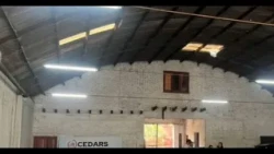 13-year-old boy falls nearly 7 meters from a roof and is in critical condition