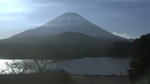 精進湖ライブカメラ タイムラプス映像（2026年2月19日） 提供：UTYテレビ山梨