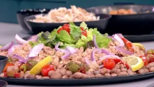 الفاصوليا بالزيت وسلطة الفاصوليا والتونة