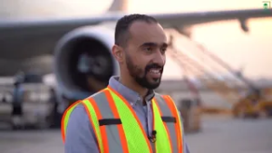 نقوم بإجراء صيانة دورية للطائرات للتأكد من سلامتها، ومن أهم مهارات هذا المجال "الدقة المتناهية.