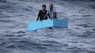 Messico, due pescatori passano 5 giorni in mare alla deriva su una ghiacciaia: il salvataggio