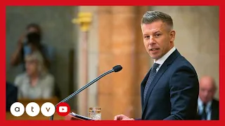 Magyar Péter rendhagyó módon kezdte parlamenti beszédét, felköszöntötte Bóka Jánost