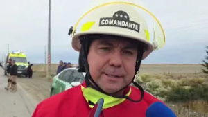 Mujer resulta con lesiones graves tras choque y volcamiento en sector Leñadura