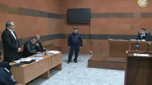 Դատարանն Ամենայն Հայոց Կաթողիկոսի եղբոր և եղբորորդու կալանքը փոխարինել է տնային կալանքով