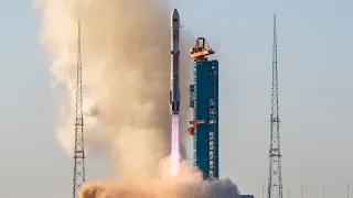 China successfully launches the "Quzhou-3Y2" missile, achieving its first land-based missile reco...