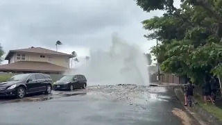 Water main break creates sinkhole in Niu Valley