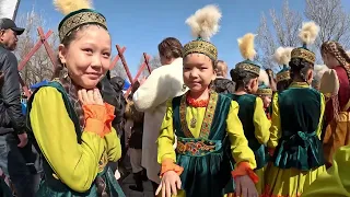 6000 подписей на кузове машины Мадины Ашиловой