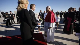Frankreich empfängt Papst Leo XIV in Orly, Glocken läuten landesweit