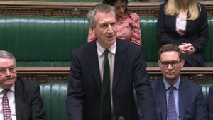 Британская полиция арестовала трех мужчин, обвиняемых в шпионаже в пользу Китая, заявил министр б...