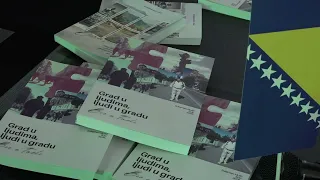 SAJAM KNJIGE U TUZLI: PREDSTAVLJENA KNJIGA "GRAD U LJUDIMA, LJUDI U GRADU"