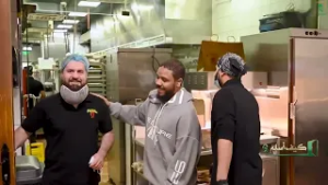 بعد مقتل والديَّ أمامي أصبحت حياتي مضطربة، ولكن بعد اعتناقي الإسلام تمكَّنت من الانضباط في حياتي.