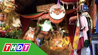 Unique giant "Toad Complains to the Heaven" lantern display | THDT