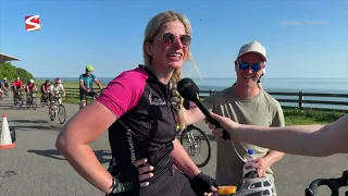 Climbing in the scorching sun: Participants brave the incline during the sun-drenched Fietselfste...