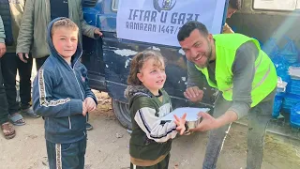 MFS EMMAUS  u humanoj misiji podjele iftara na kućni prag licima u potrebi