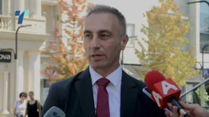 Театар или конечно правда? Груби пак ги скара партиите