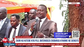 Esaala y'Omusumba Aloysious Bujjingo ku mukolo gw'okutongoza ekibanja kya PLU n'endagamuntu.