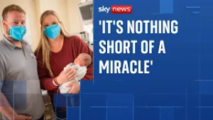 Трехлетняя девочка начала ходить после новаторской операции с использованием стволовых клеток, пр...