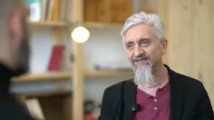 Ascanio Celestini si racconta nella rubrica "10 minuti con..."