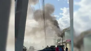 Incendio en negocio de elotes por fuga de gas LP en avenida La Salle