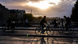 Paris: tourists prefer bikes to explore the city