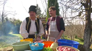 România în bucate: Tocăniță la ceaun și curry de pui cu garnitură de orez (@TVR Timişoara)