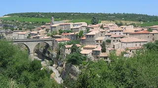 Francia, il villaggio rupestre che offre un rifugio naturale dal caldo estremo