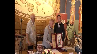Žička hrisovulja uručena danas u manastiru Ziči pesniku Saši Radojičiću