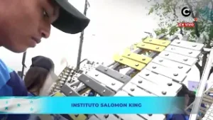 Banda de Guerra Instituto Salomón King llena de música y orgullo las calles
