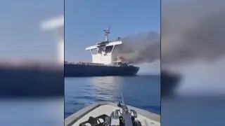 Cargo indiano colpito nello Stretto di Hormuz: le immagini della nave dopo l’attacco