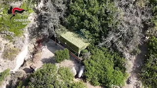 Ischia, resort abusivo in area protetta coperto con rete mimetica per eludere controlli
