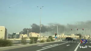 تصاعد الدخان من منطقة ميناء زايد في أبوظبي جراء هجمات صاروخية