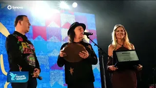 Alceu Valença honored on stage during performance at the closing of the 34th FIG #FIGonTVNOVA