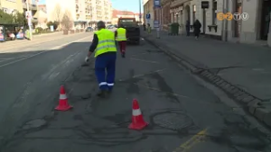 Folynak a kátyúzási munkálatok a város útjain