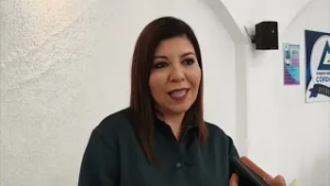 Empresas deben ofrecer sillas para descanso de empleados que trabajan de pie