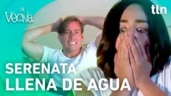 Antonio soaks Cheo with a bucket and ruins his serenade | La vecina Episode 80